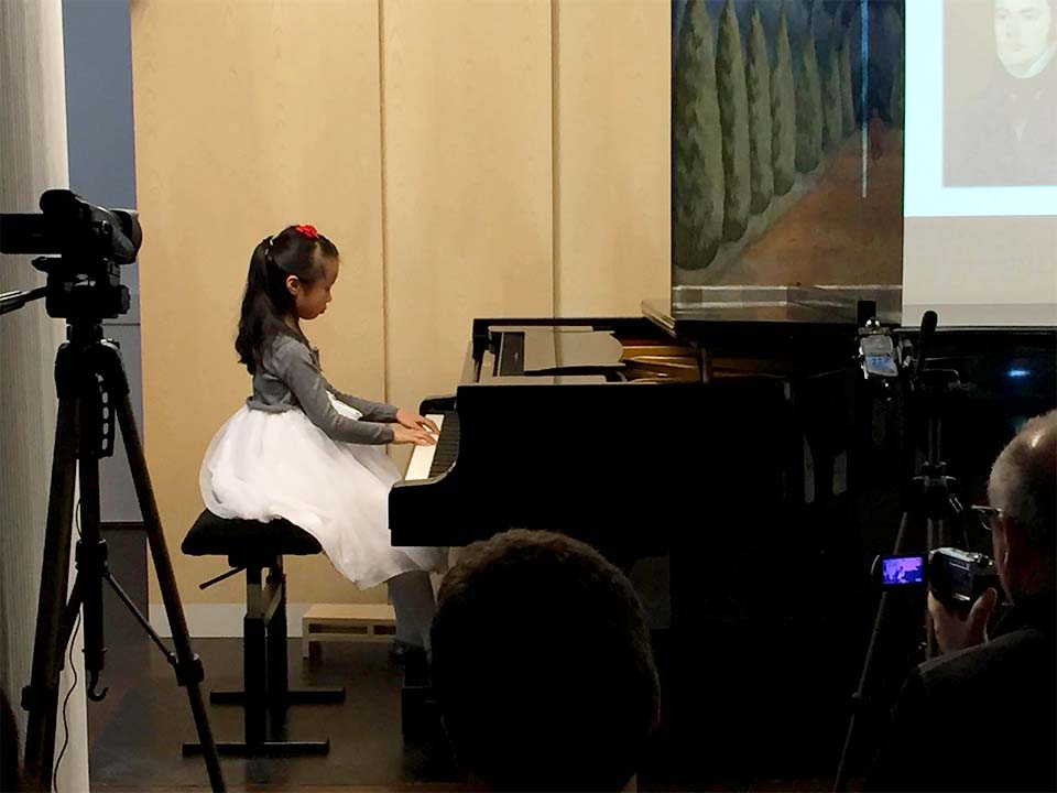 Hangrózsa Zongoraiskola | Piano education for children - Hu LingYi