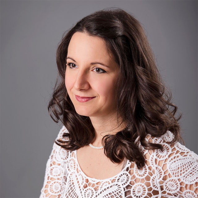 Apolka Bonnyai concert pianist