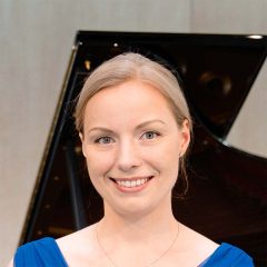 Hangrózsa Zongoraiskola | Piano education for adults - Angéla